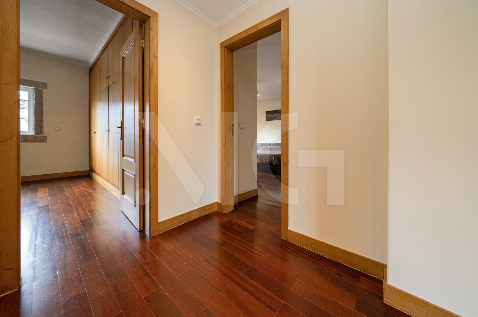 Moradia T5 para Venda em Merelim (São Pedro) e Frossos, Braga, Braga - Corredor (Imagem 3)