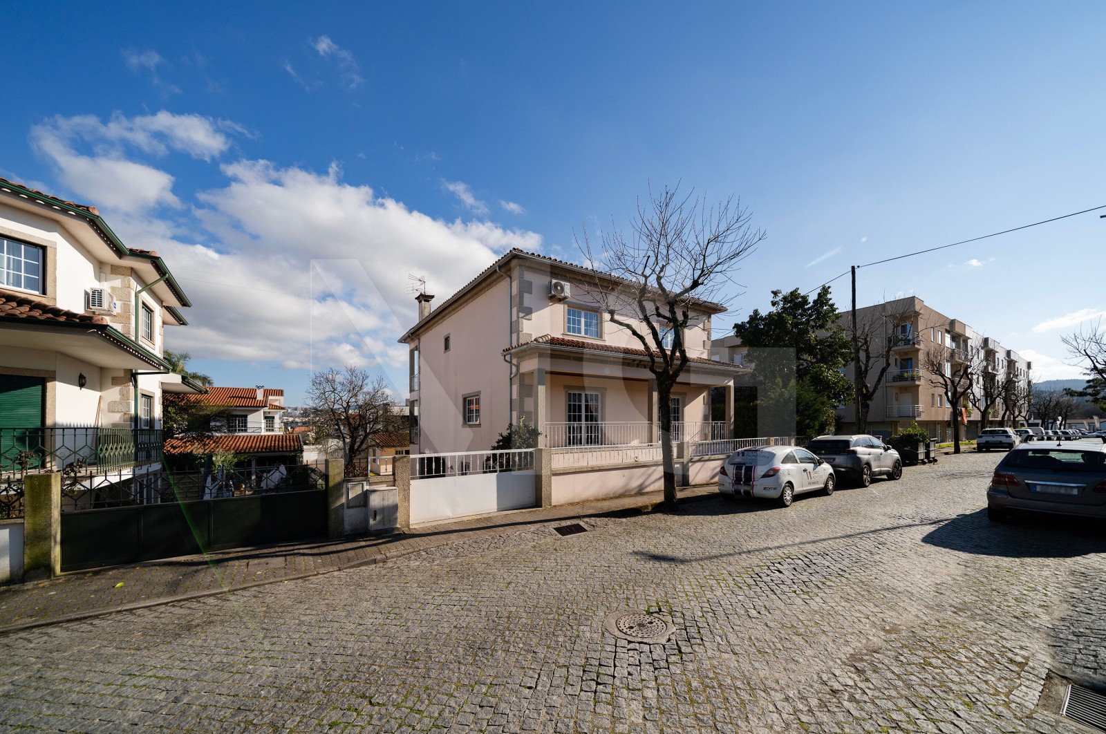 Moradia T5 para Venda em Merelim (São Pedro) e Frossos, Braga, Braga - Fachada (Imagem 2)