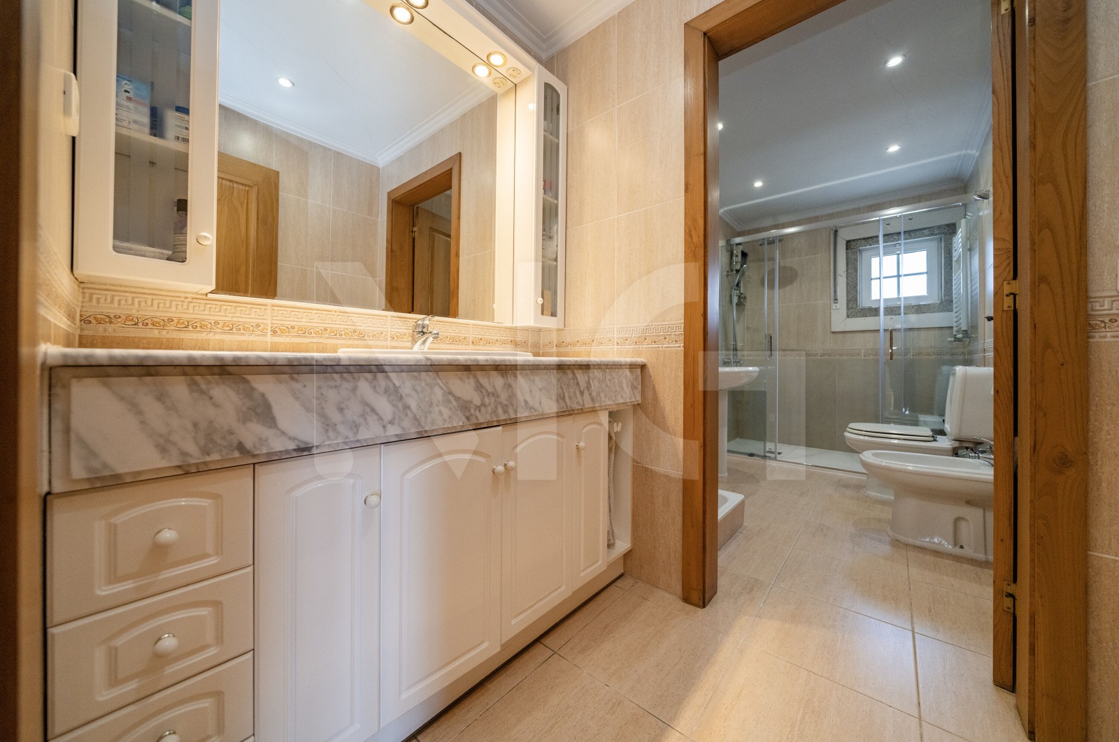 Moradia T5 para Venda em Merelim (São Pedro) e Frossos, Braga, Braga - Casa de banho (Imagem 3)