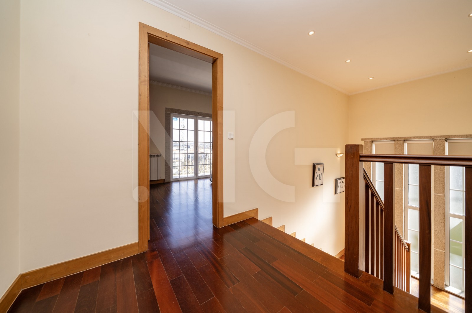 Moradia T5 para Venda em Merelim (São Pedro) e Frossos, Braga, Braga - Corredor (Imagem 4)