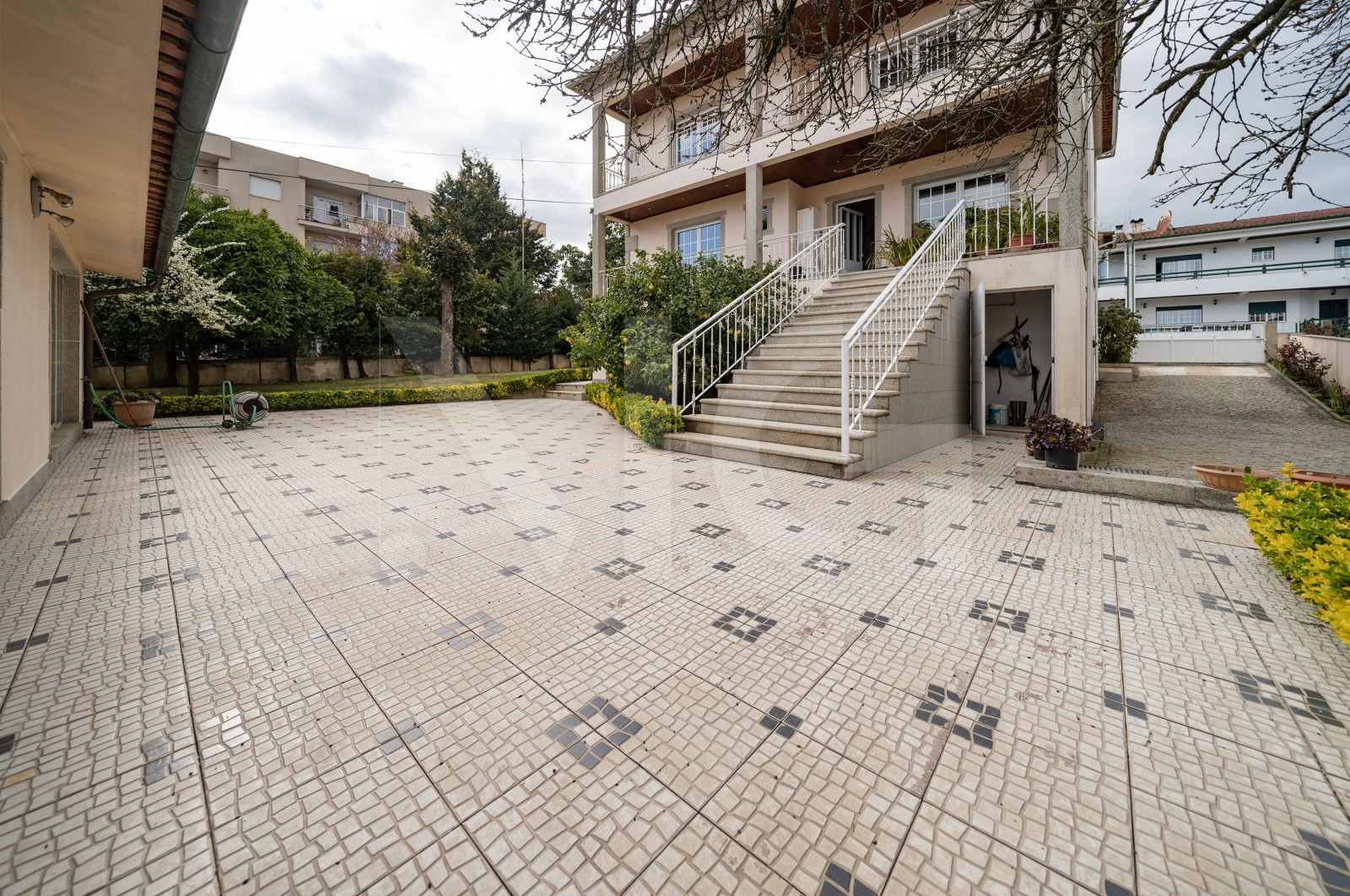 Moradia T5 para Venda em Merelim (São Pedro) e Frossos, Braga, Braga - Quintal/Jardim (Imagem 2)