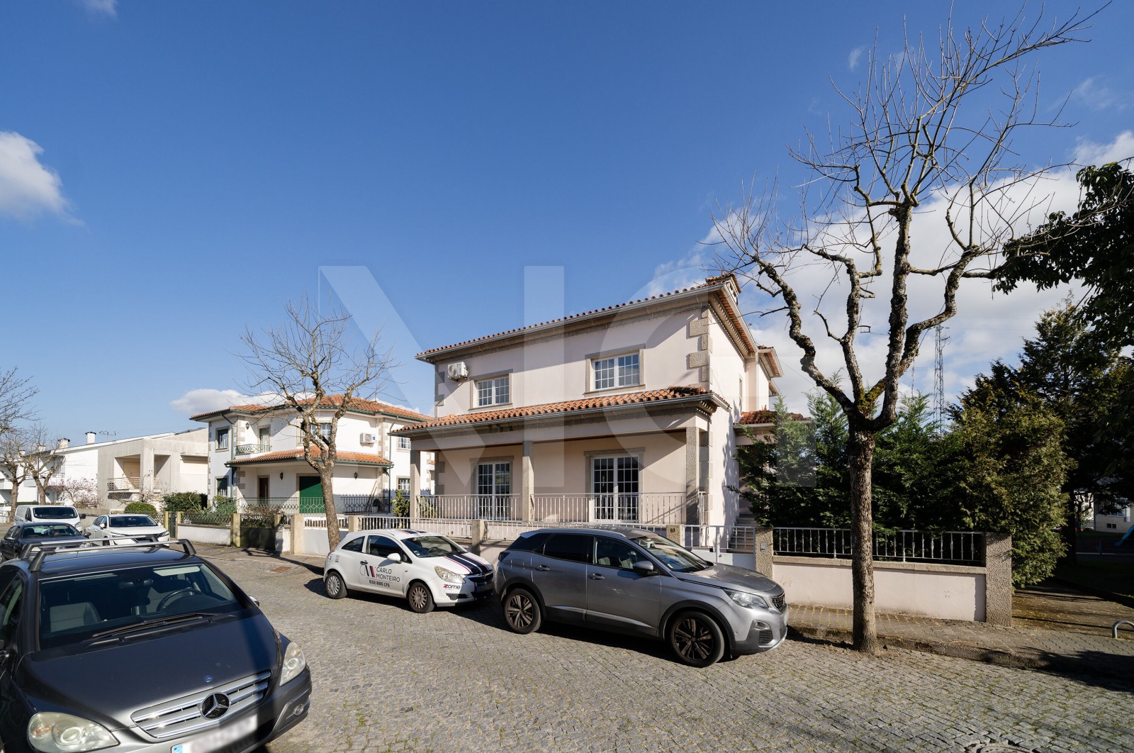 Moradia T5 para Venda em Merelim (São Pedro) e Frossos, Braga, Braga - Fachada (Imagem 3)