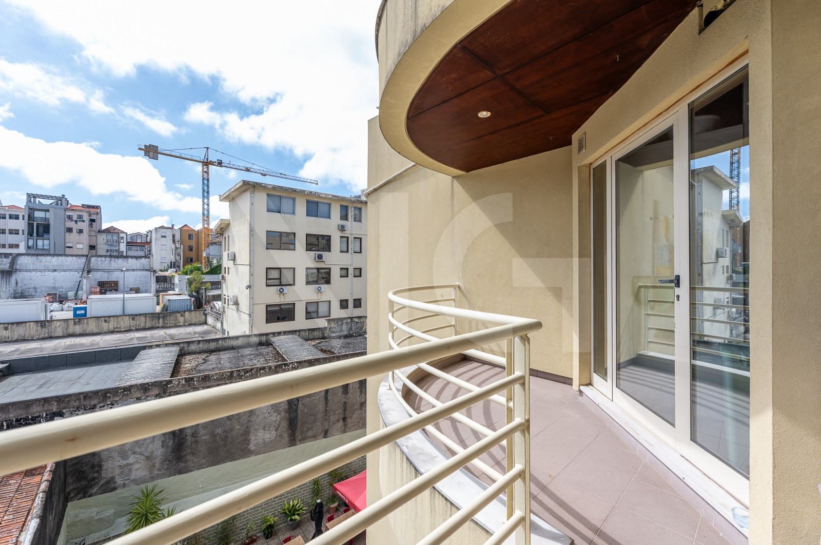 Apartment T2 for For sale in Cedofeita, Santo Ildefonso, Sé, Miragaia, São Nicolau e Vitória, Porto, Porto - Varanda (Imagem 1)