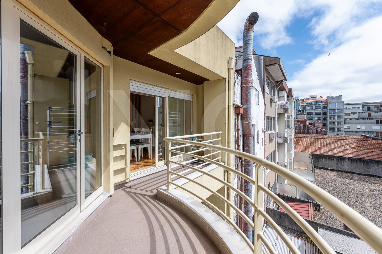 Apartment T2 for For sale in Cedofeita, Santo Ildefonso, Sé, Miragaia, São Nicolau e Vitória, Porto, Porto - Varanda (Imagem 2)