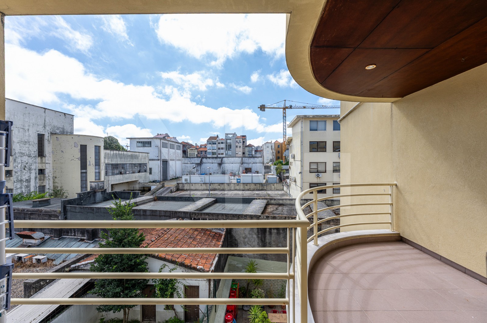 Apartment T2 for For sale in Cedofeita, Santo Ildefonso, Sé, Miragaia, São Nicolau e Vitória, Porto, Porto - Varanda (Imagem 3)