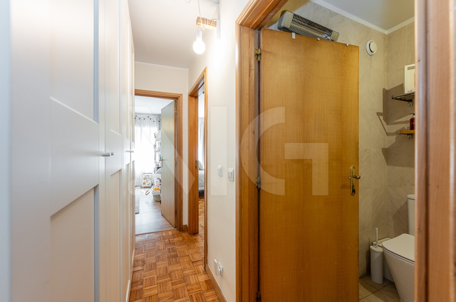 Apartment T2 for For sale in Cedofeita, Santo Ildefonso, Sé, Miragaia, São Nicolau e Vitória, Porto, Porto - Corredor (Imagem 2)