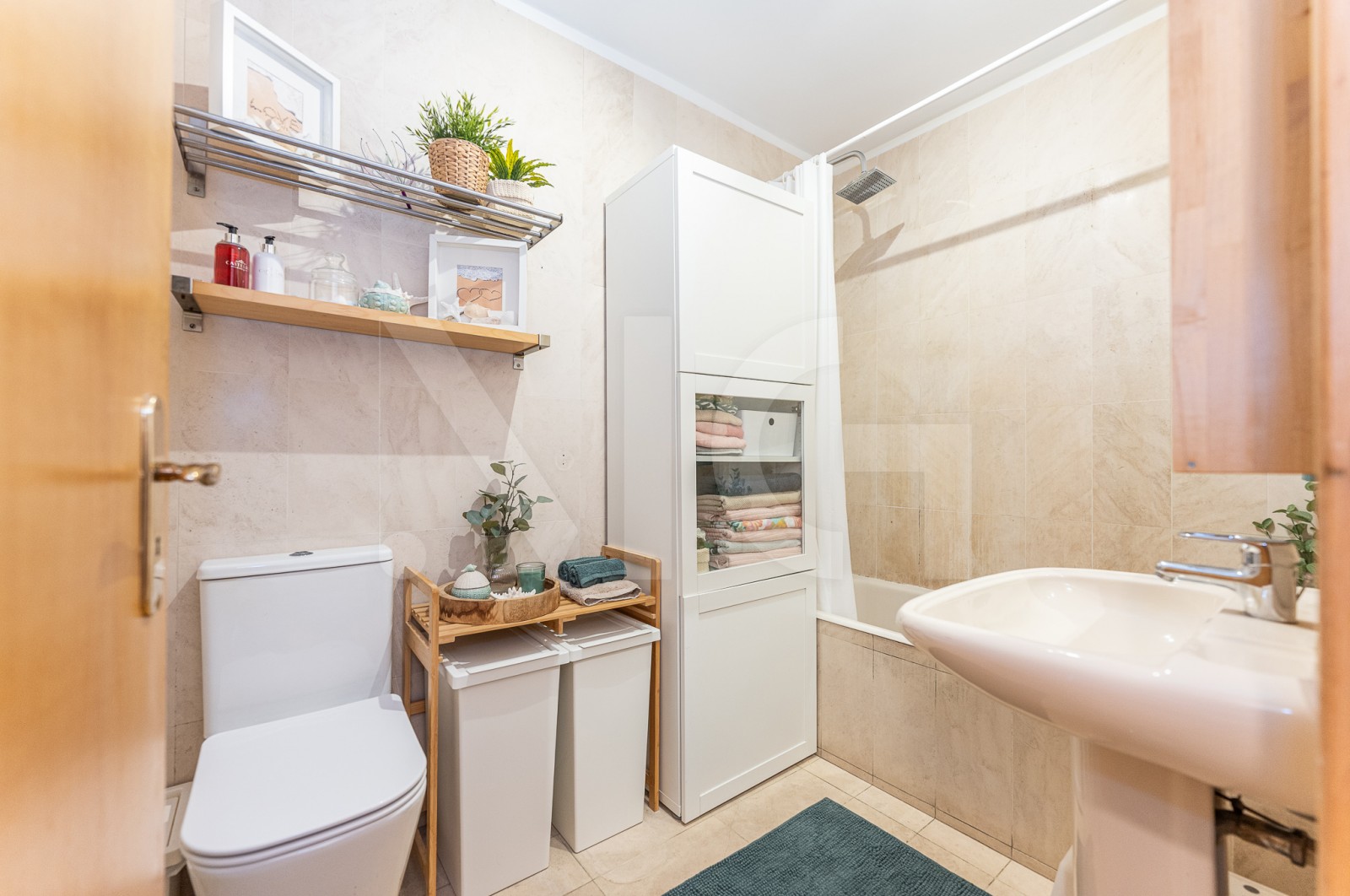 Apartment T2 for For sale in Cedofeita, Santo Ildefonso, Sé, Miragaia, São Nicolau e Vitória, Porto, Porto - Casa de banho (Imagem 1)