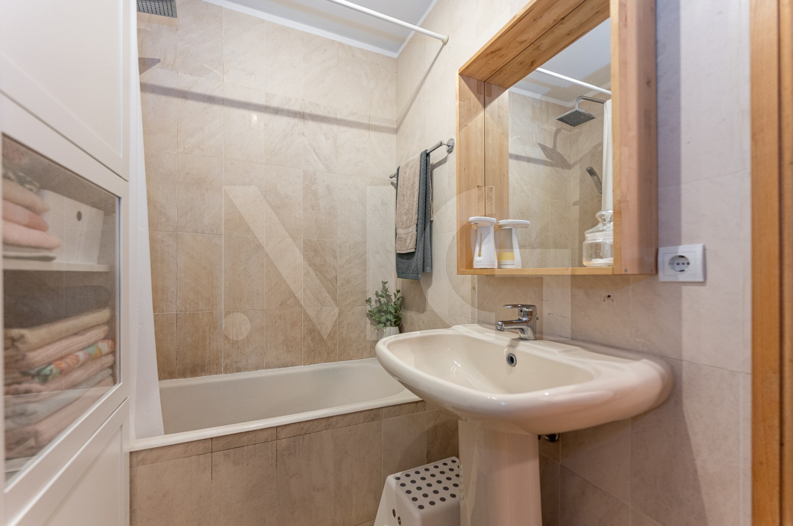 Apartment T2 for For sale in Cedofeita, Santo Ildefonso, Sé, Miragaia, São Nicolau e Vitória, Porto, Porto - Casa de banho (Imagem 2)