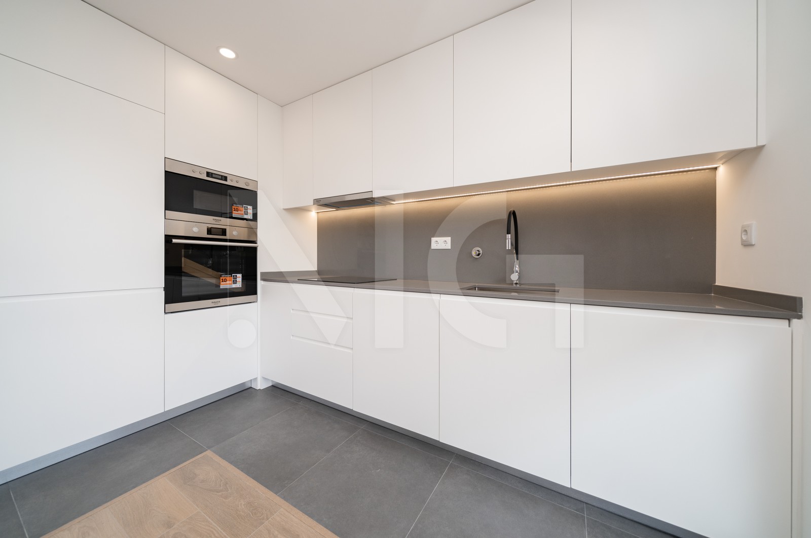 Apartment T3 for For sale in Póvoa de Lanhoso (Nossa Senhora do Amparo), Póvoa de Lanhoso, Braga - Cozinha (Imagem 1)