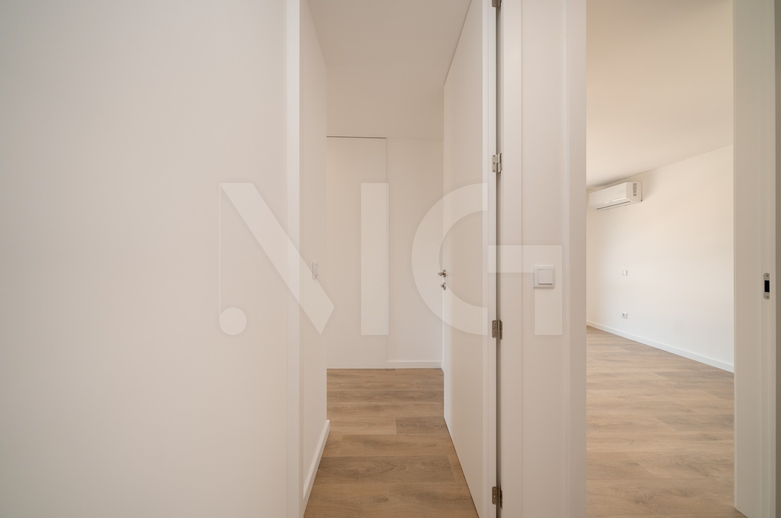 Apartment T3 for For sale in Póvoa de Lanhoso (Nossa Senhora do Amparo), Póvoa de Lanhoso, Braga - Corredor (Imagem 4)