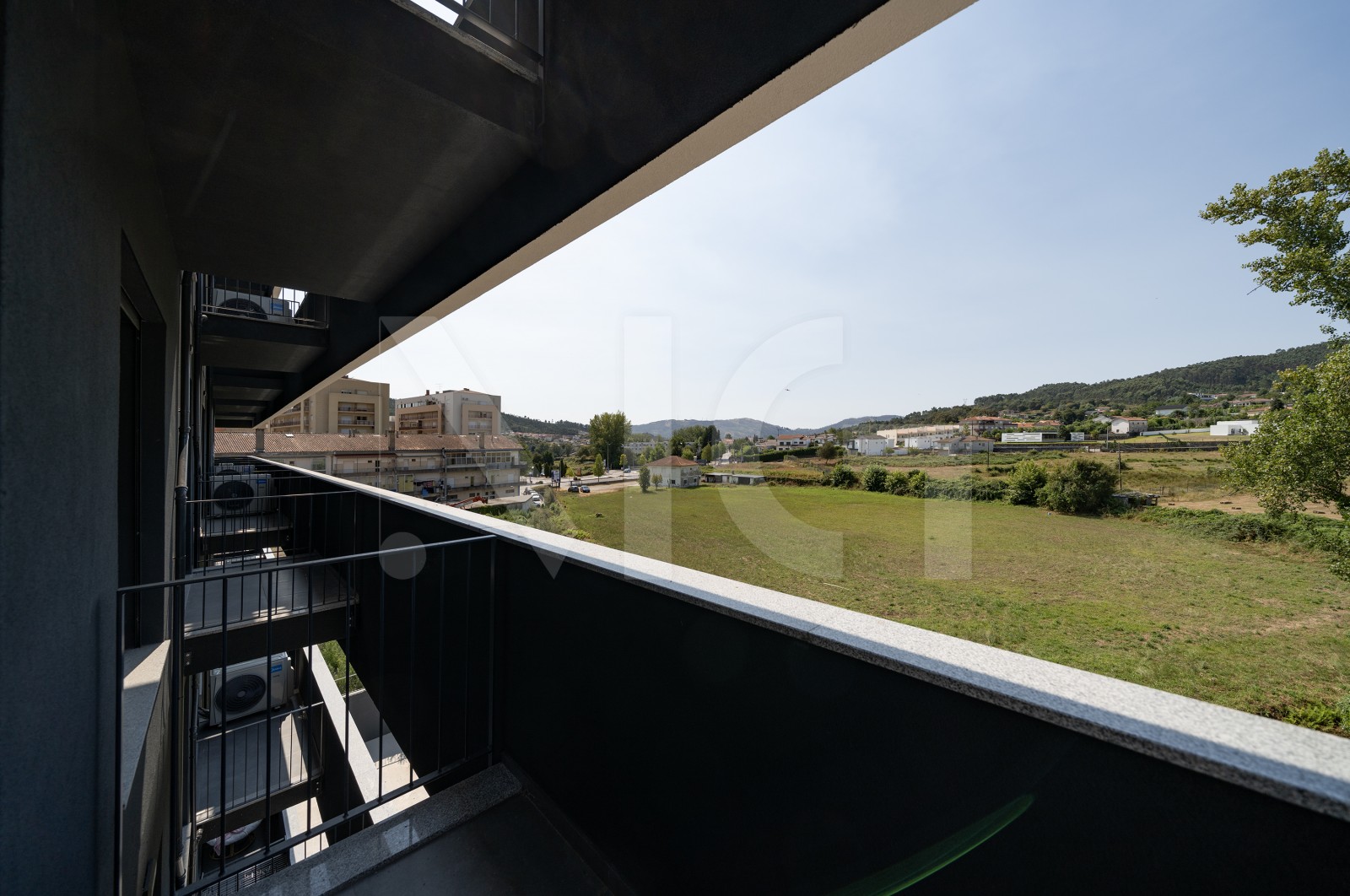 Apartment T3 for For sale in Póvoa de Lanhoso (Nossa Senhora do Amparo), Póvoa de Lanhoso, Braga - Varanda (Imagem 2)