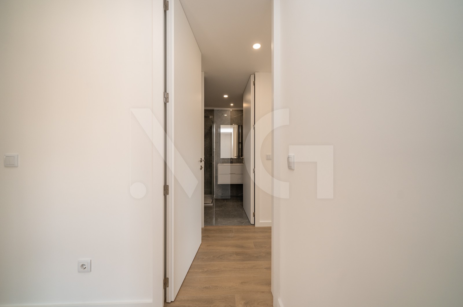 Apartment T3 for For sale in Póvoa de Lanhoso (Nossa Senhora do Amparo), Póvoa de Lanhoso, Braga - Corredor (Imagem 5)