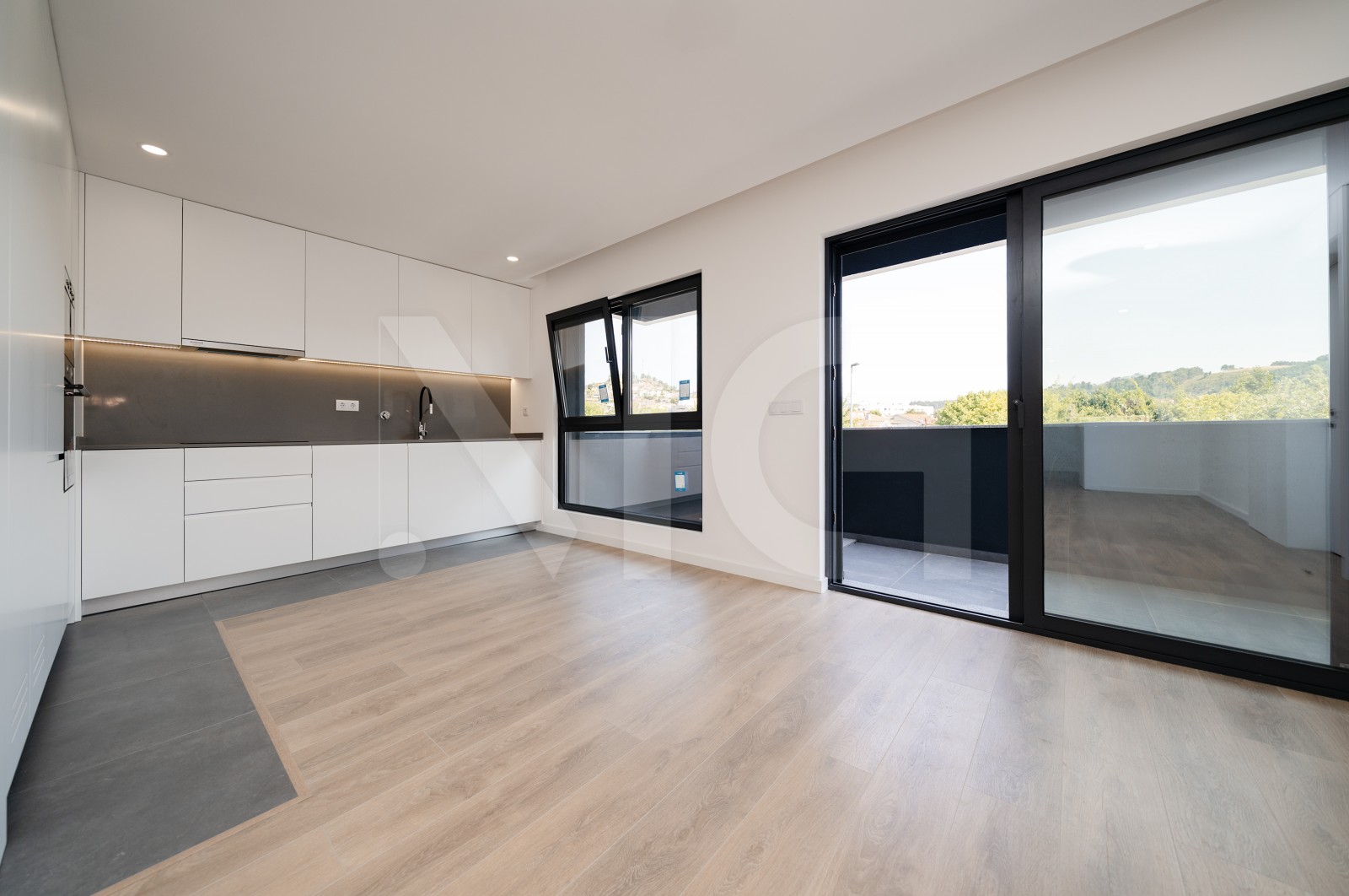 Apartment T3 for For sale in Póvoa de Lanhoso (Nossa Senhora do Amparo), Póvoa de Lanhoso, Braga - Cozinha (Imagem 2)