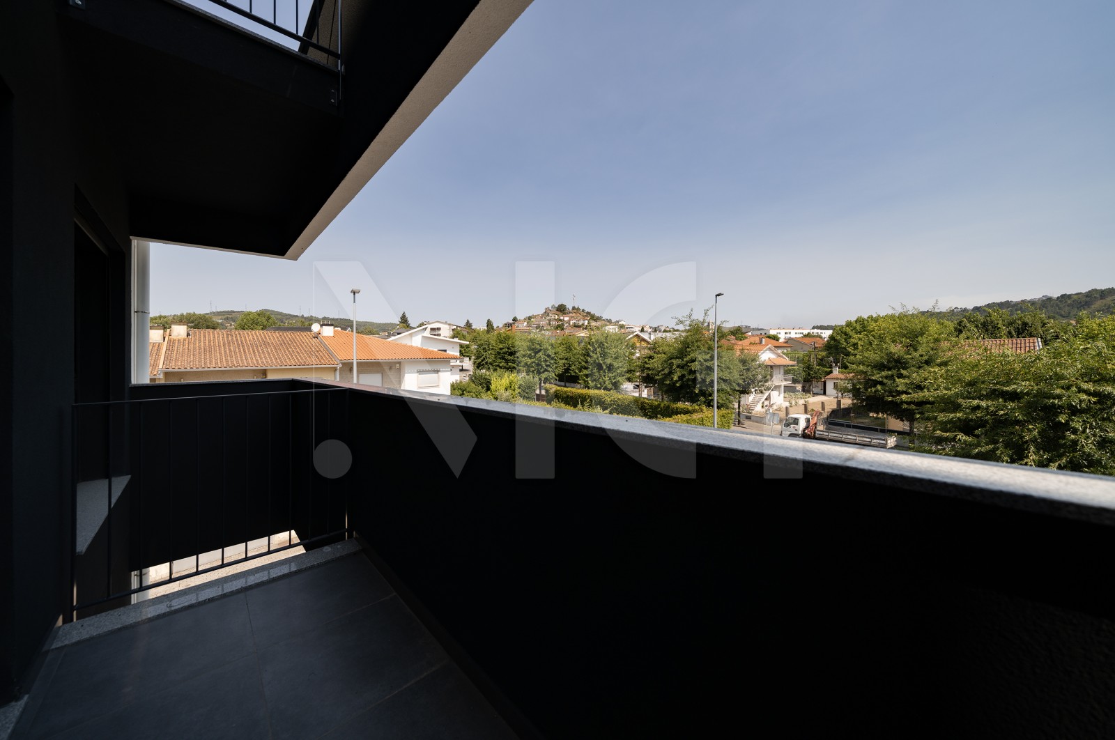 Apartment T3 for For sale in Póvoa de Lanhoso (Nossa Senhora do Amparo), Póvoa de Lanhoso, Braga - Varanda (Imagem 1)