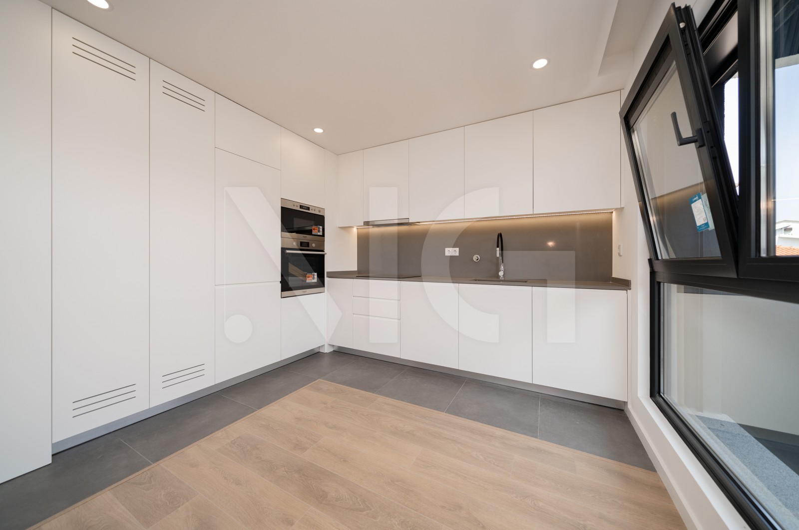 Apartment T3 for For sale in Póvoa de Lanhoso (Nossa Senhora do Amparo), Póvoa de Lanhoso, Braga - Cozinha (Imagem 3)