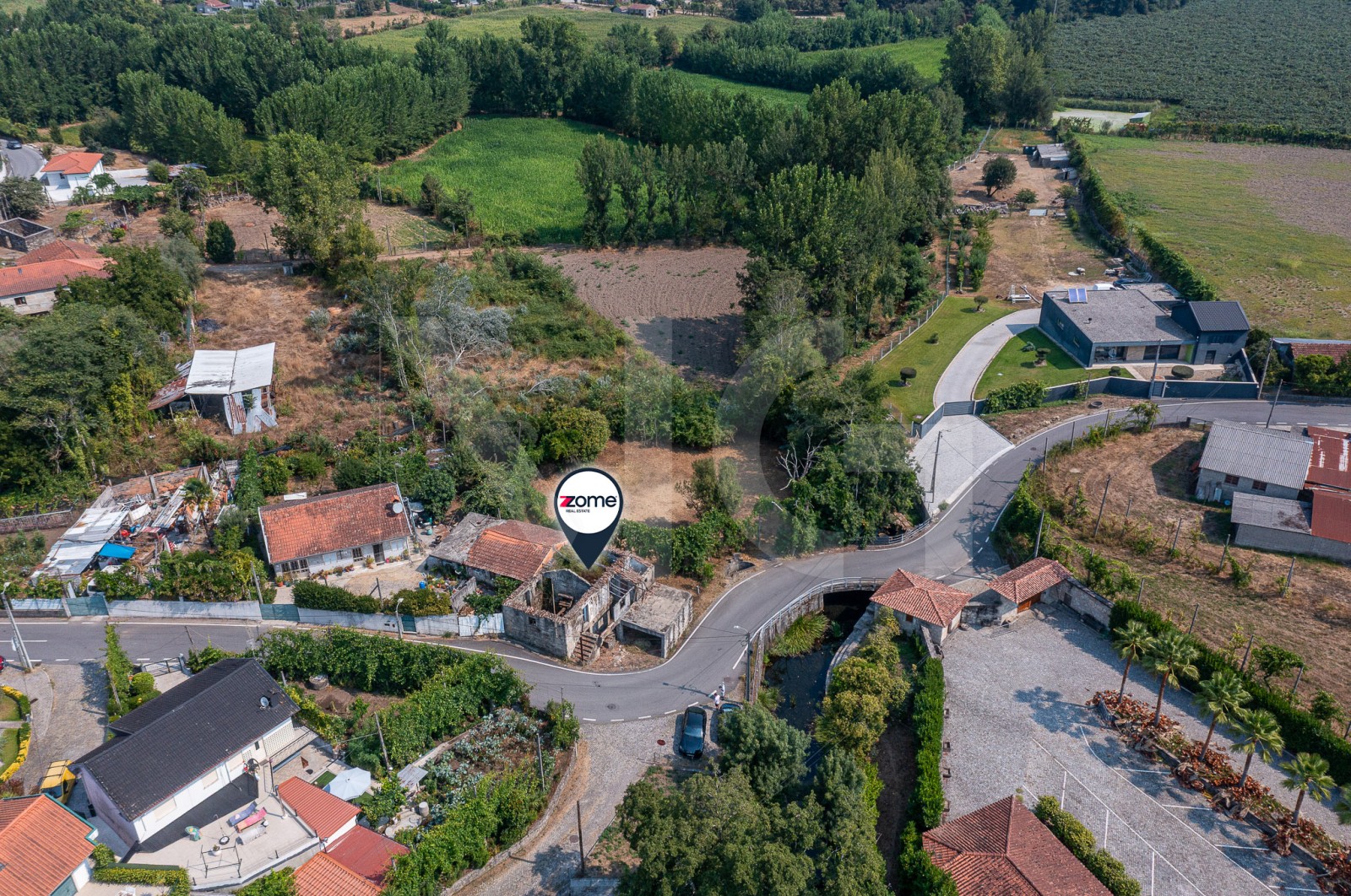 House T3 for For sale in Briteiros São Salvador e Briteiros Santa Leocádia, Guimarães, Braga - Área envolvente (Imagem 7)