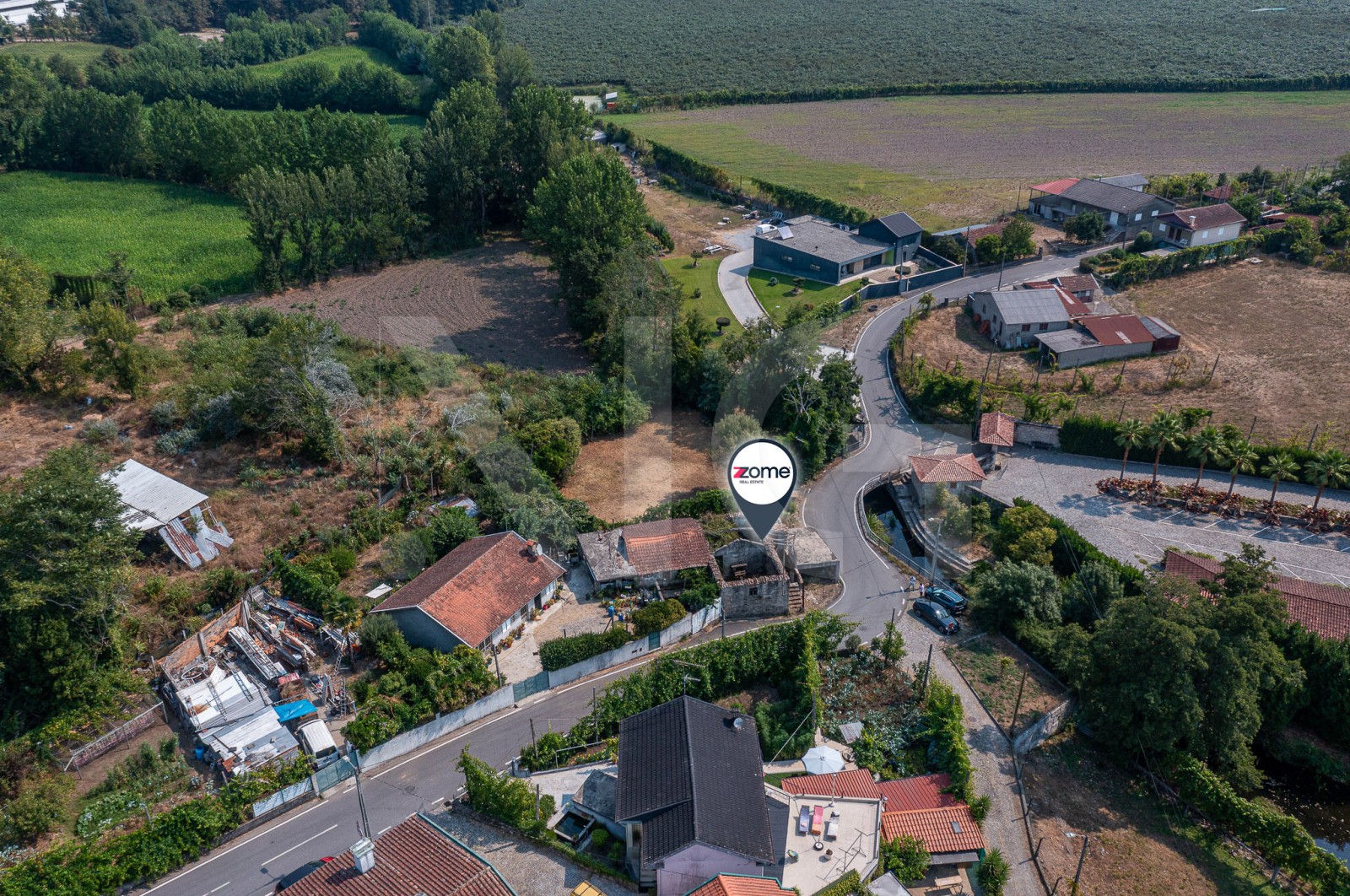 House T3 for For sale in Briteiros São Salvador e Briteiros Santa Leocádia, Guimarães, Braga - Área envolvente (Imagem 6)