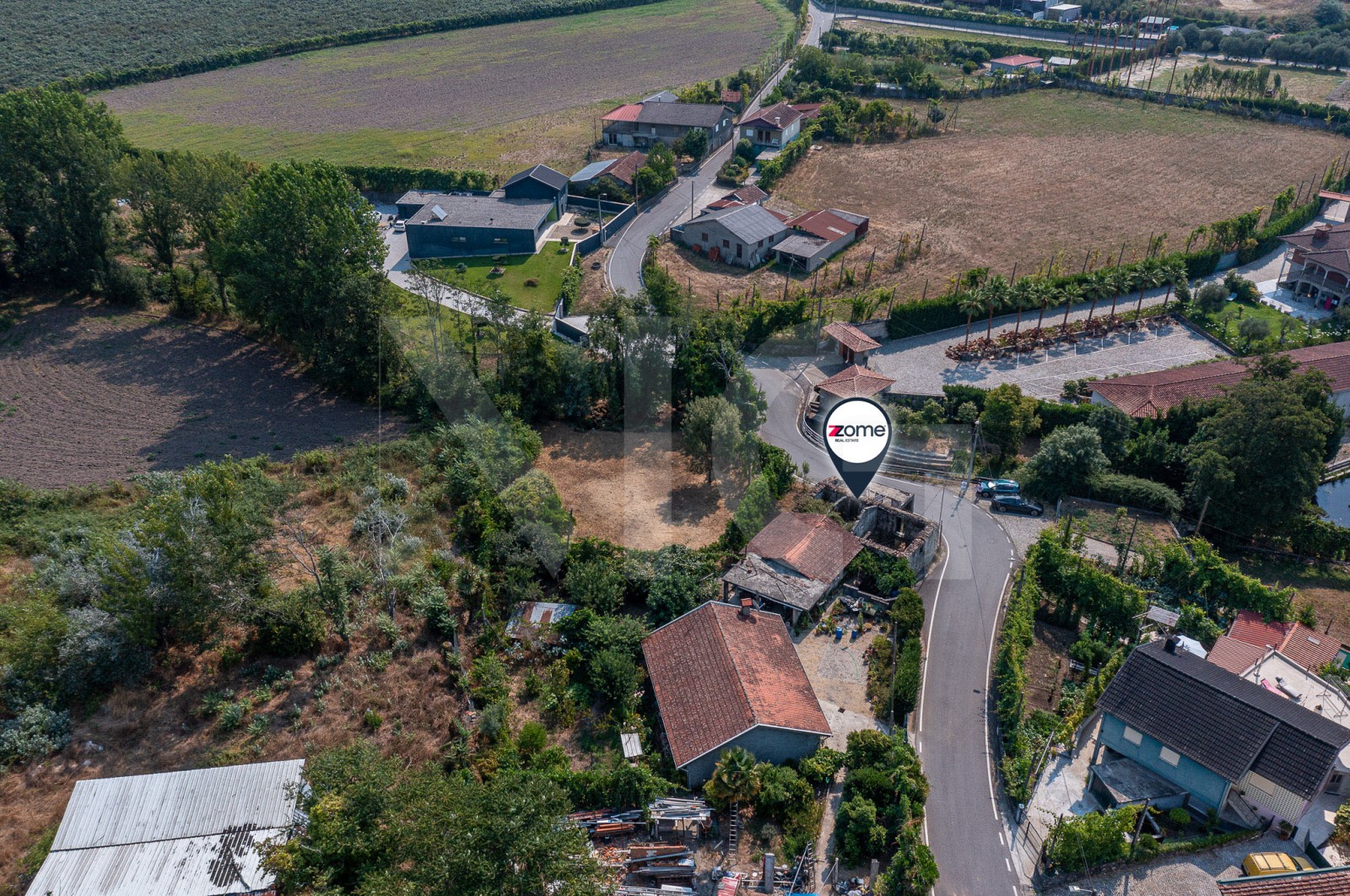 House T3 for For sale in Briteiros São Salvador e Briteiros Santa Leocádia, Guimarães, Braga - Área envolvente (Imagem 5)