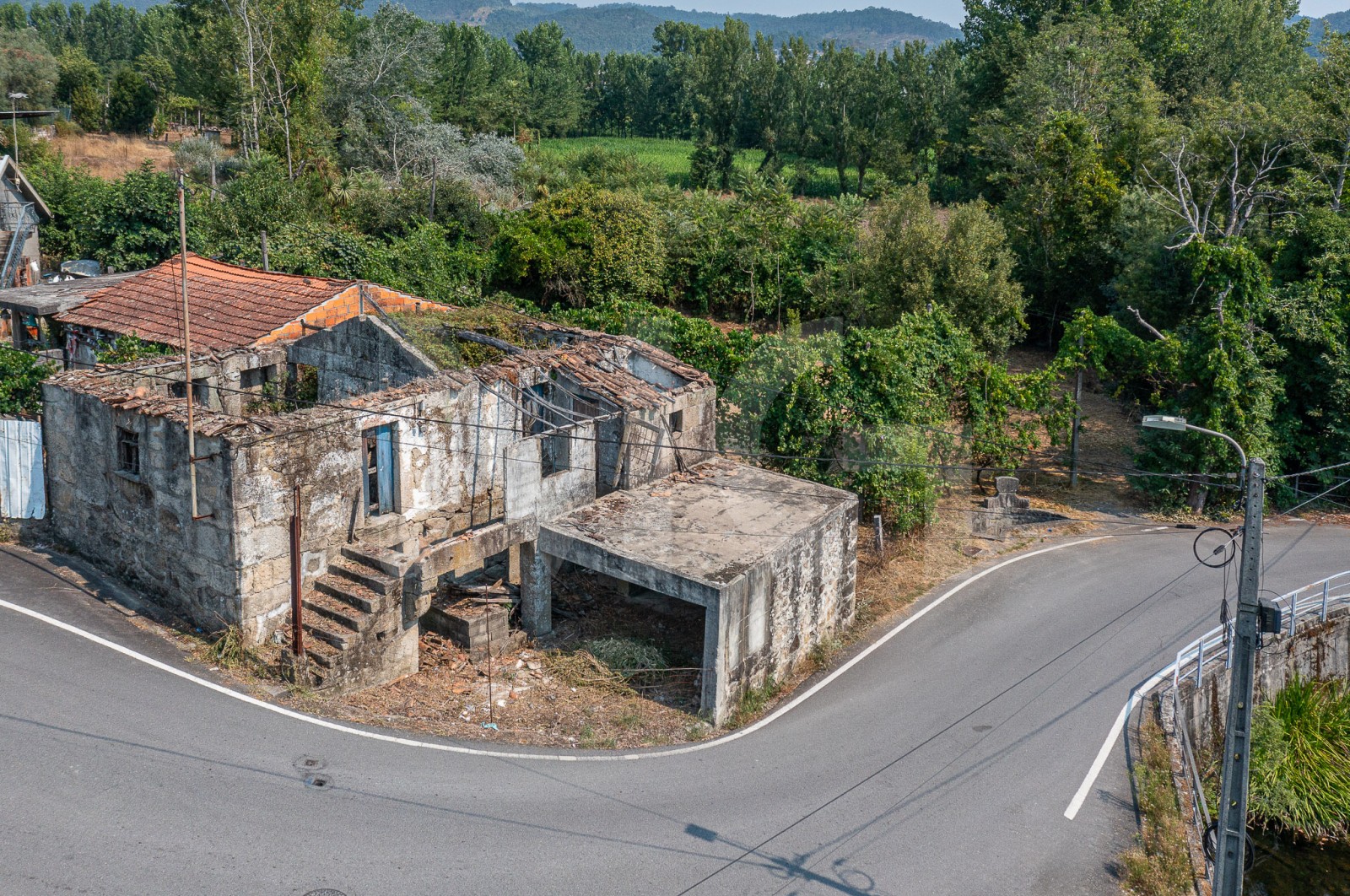 House T3 for For sale in Briteiros São Salvador e Briteiros Santa Leocádia, Guimarães, Braga - Fachada (Imagem 1)