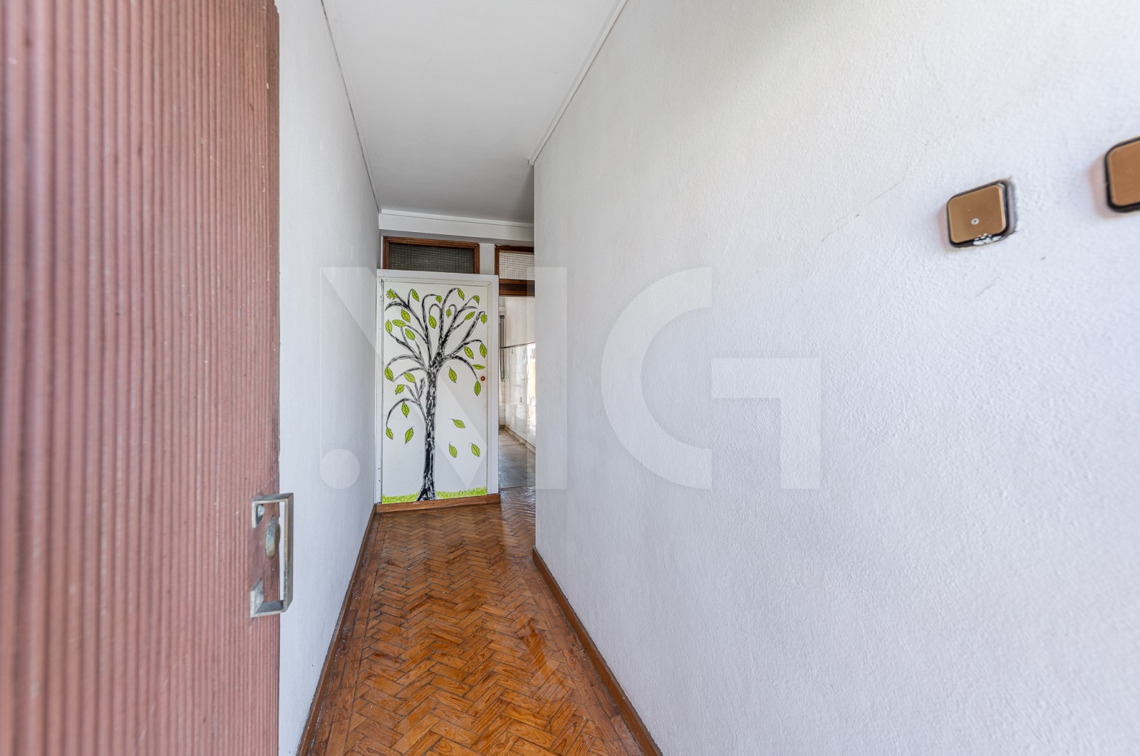 House T6 for For sale in Pedrouços, Maia, Porto - Corredor (Imagem 1)