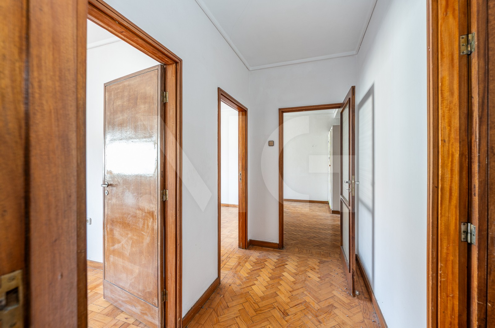 House T6 for For sale in Pedrouços, Maia, Porto - Corredor (Imagem 2)