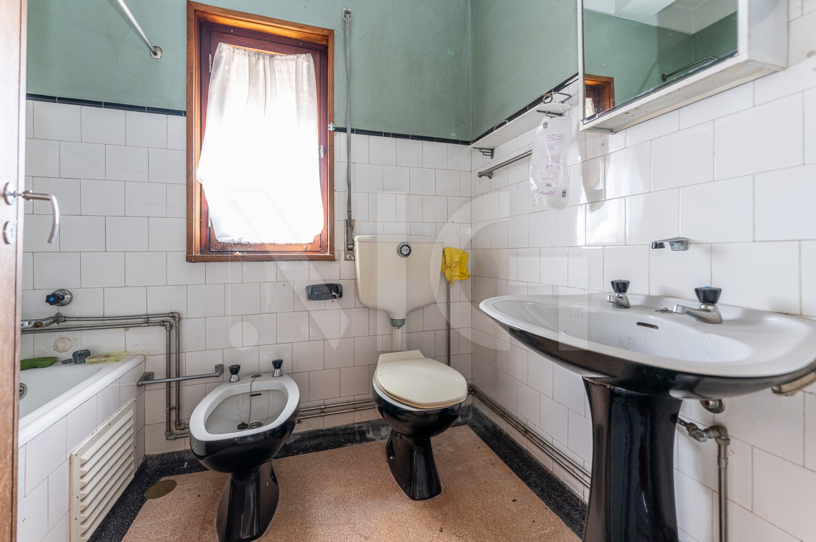 House T6 for For sale in Pedrouços, Maia, Porto - Casa de banho (Imagem 1)