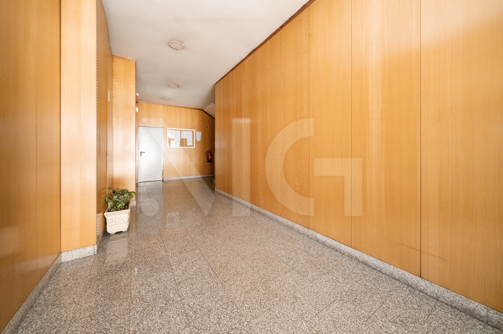 Apartment T2 for For sale in Ferreiros e Gondizalves, Braga, Braga - Entrada (Imagem 1)