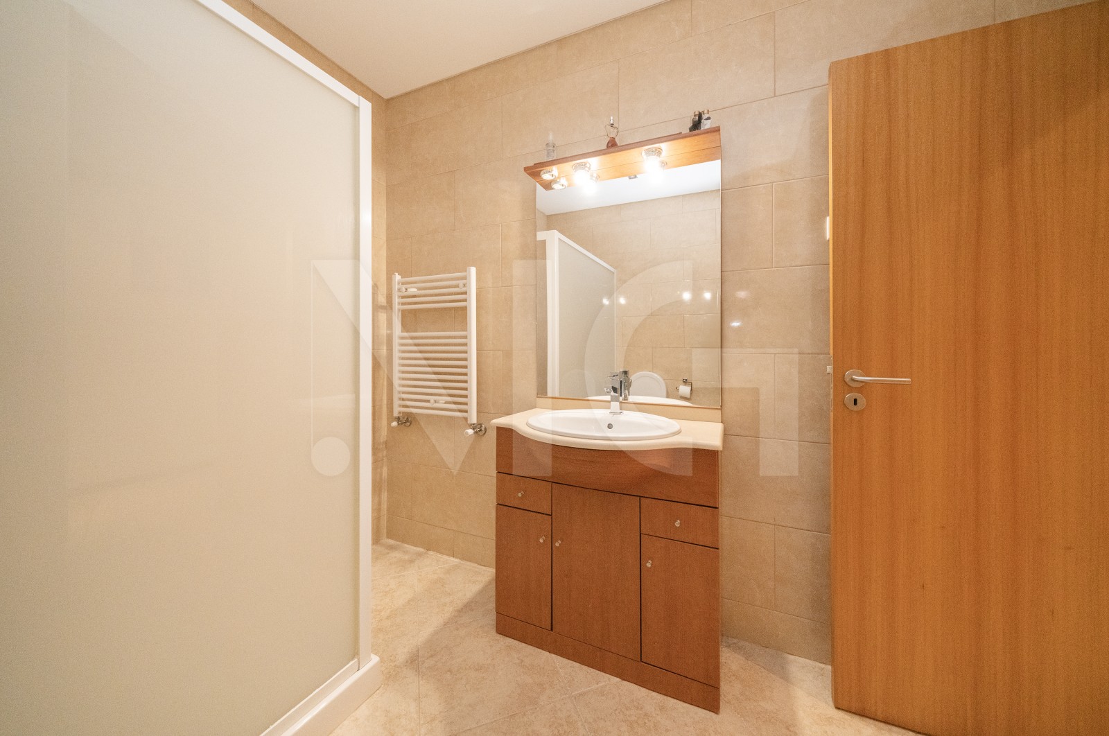 House T6 for For sale in Braga (São José de São Lázaro e São João do Souto), Braga, Braga - Casa de banho (Imagem 2)