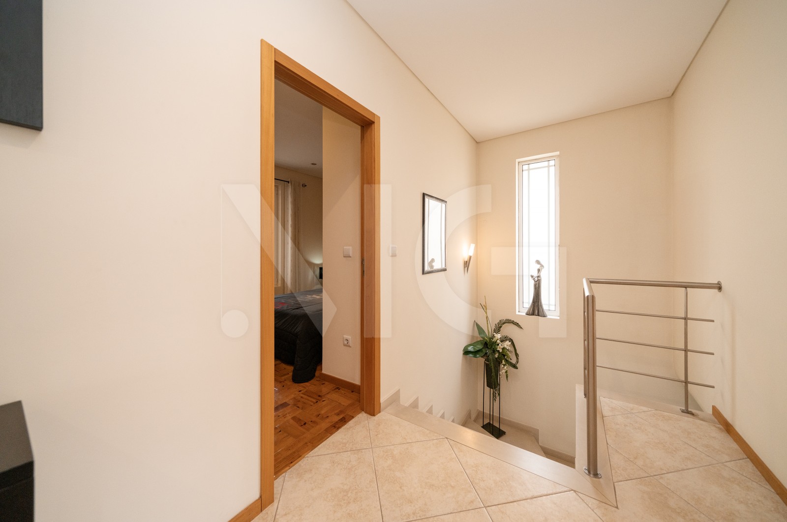 House T6 for For sale in Braga (São José de São Lázaro e São João do Souto), Braga, Braga - Corredor (Imagem 5)