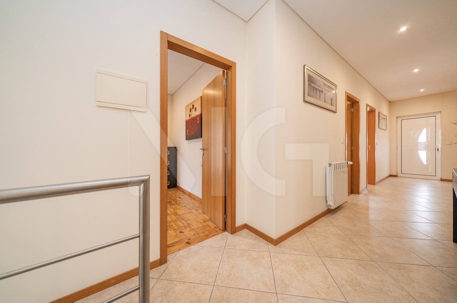 House T6 for For sale in Braga (São José de São Lázaro e São João do Souto), Braga, Braga - Corredor (Imagem 6)