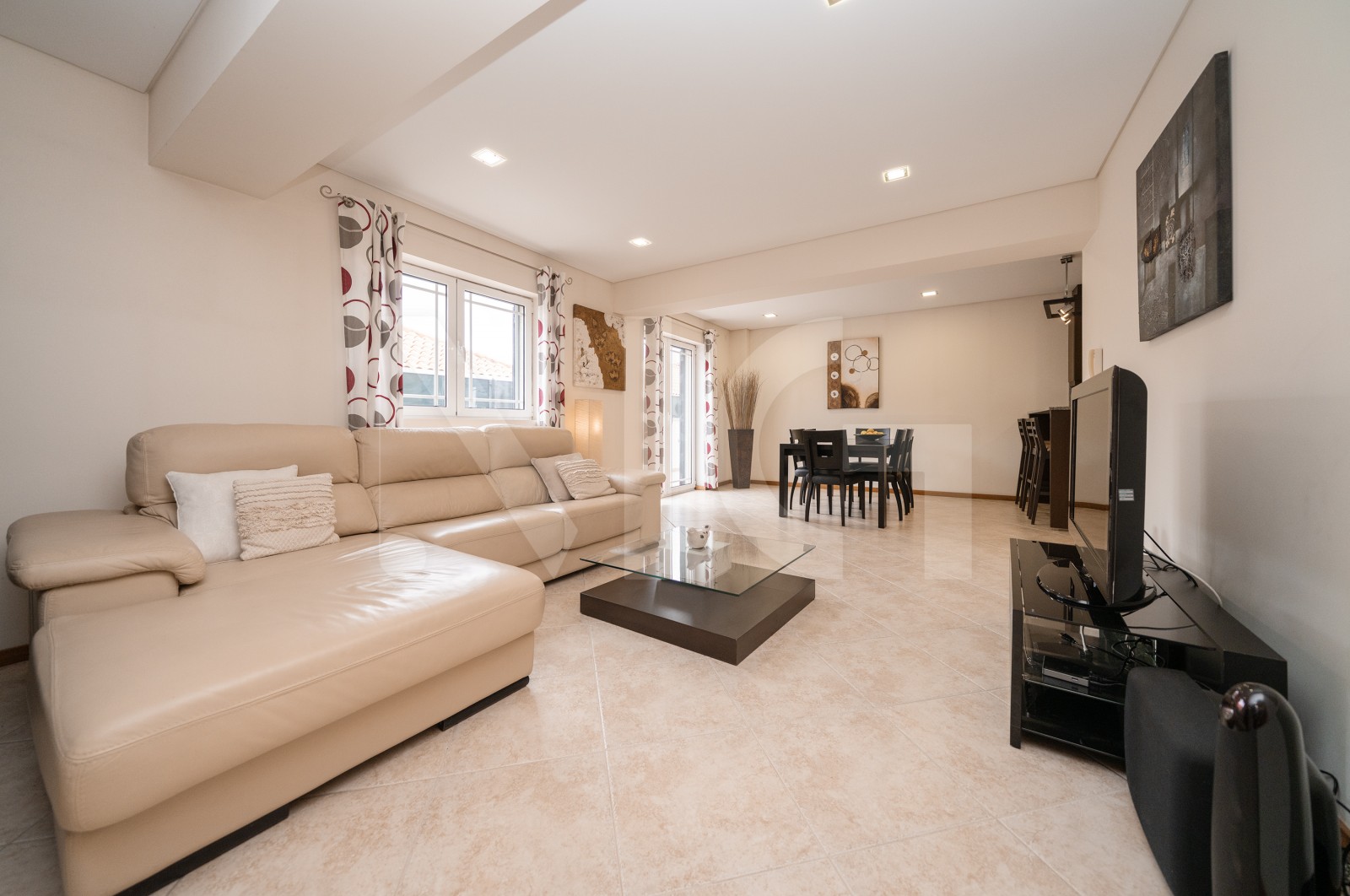 House T6 for For sale in Braga (São José de São Lázaro e São João do Souto), Braga, Braga - Sala (Imagem 1)