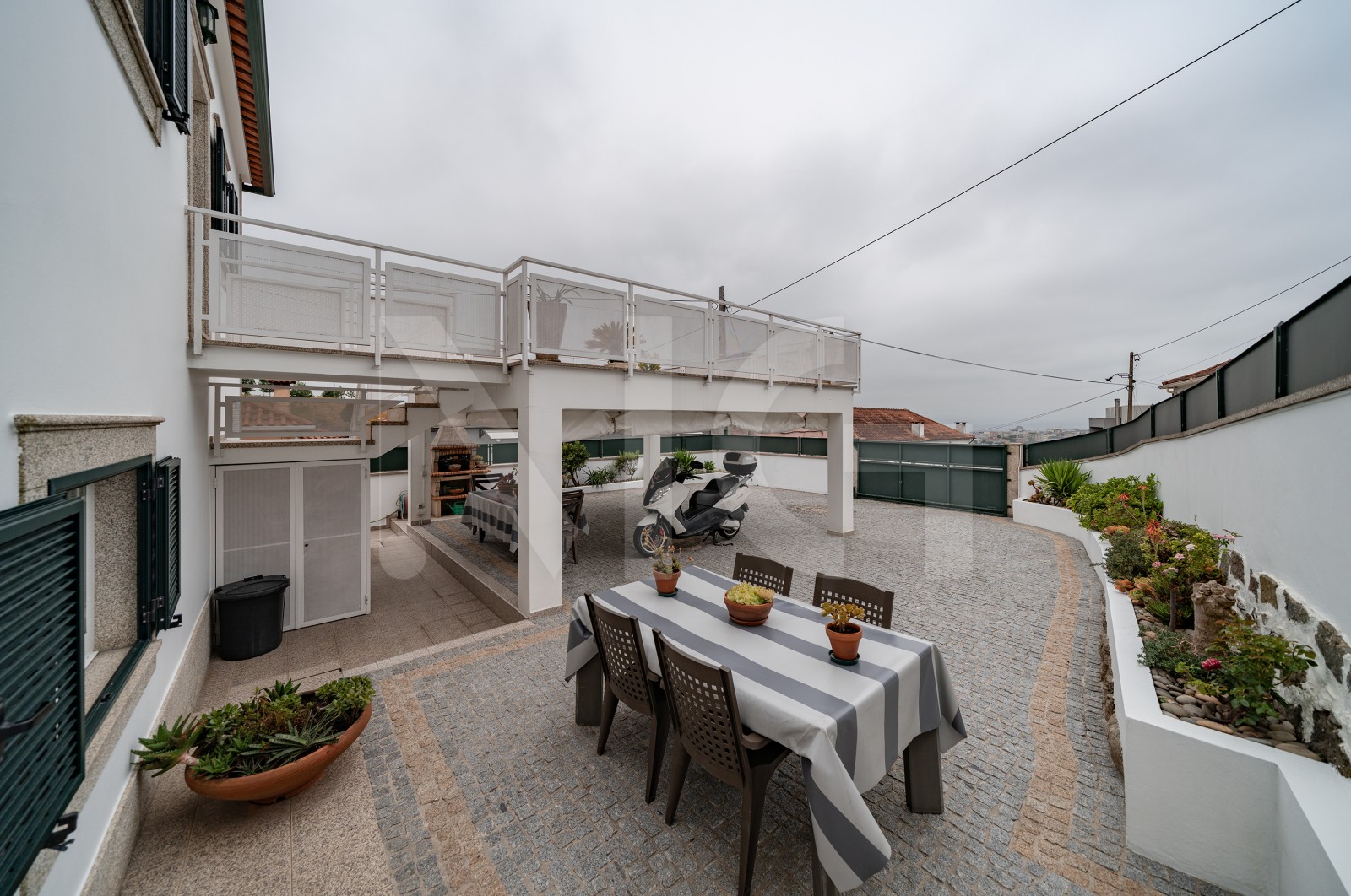 House T6 for For sale in Braga (São José de São Lázaro e São João do Souto), Braga, Braga - Área envolvente (Imagem 1)