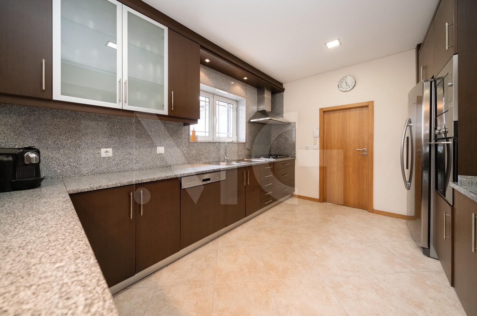 House T6 for For sale in Braga (São José de São Lázaro e São João do Souto), Braga, Braga - Cozinha (Imagem 3)