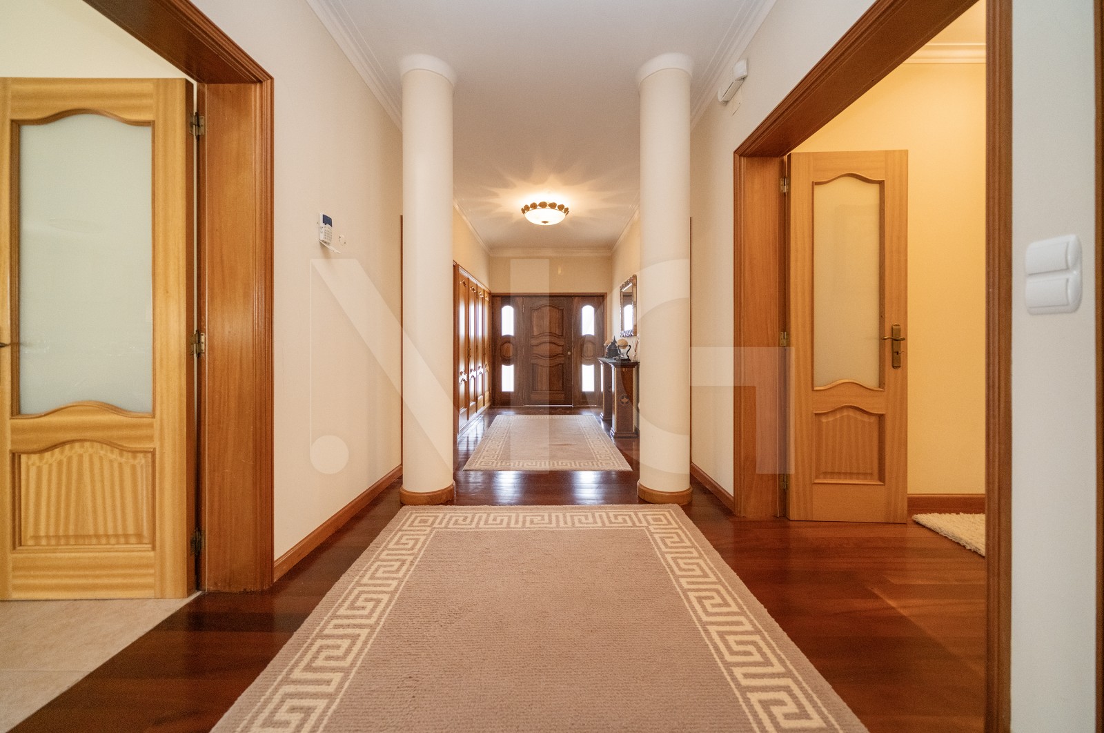 House T5 for For sale in Este (São Pedro e São Mamede), Braga, Braga - Corredor (Imagem 1)