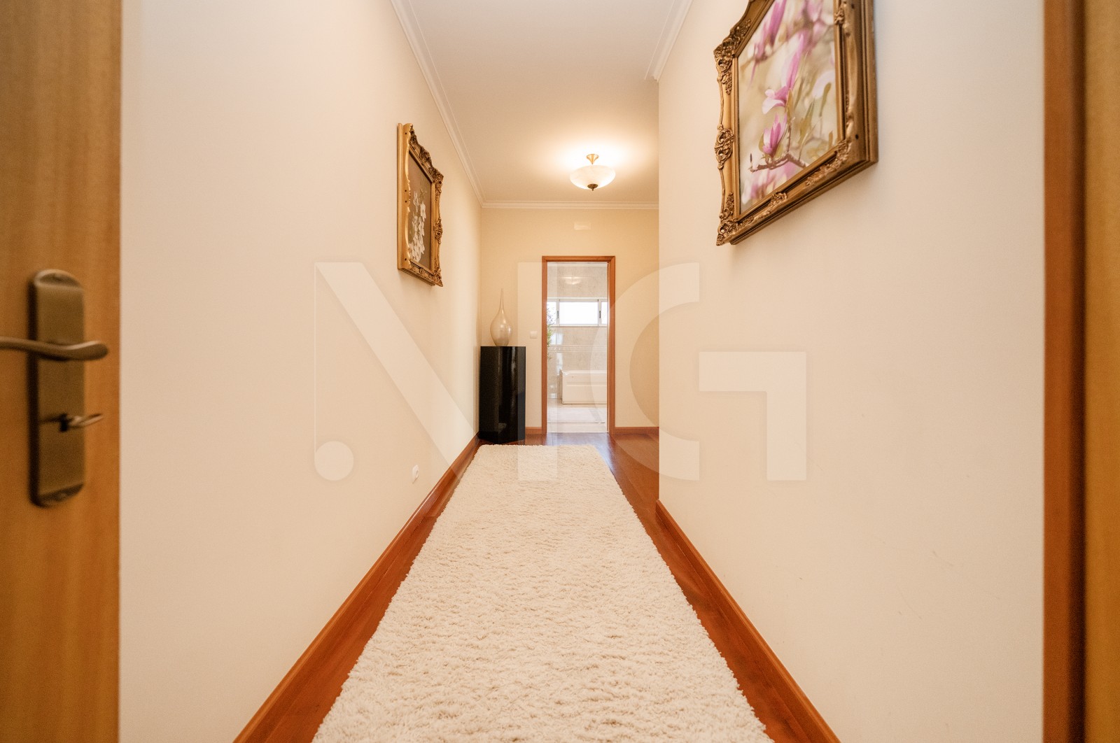 House T5 for For sale in Este (São Pedro e São Mamede), Braga, Braga - Corredor (Imagem 3)