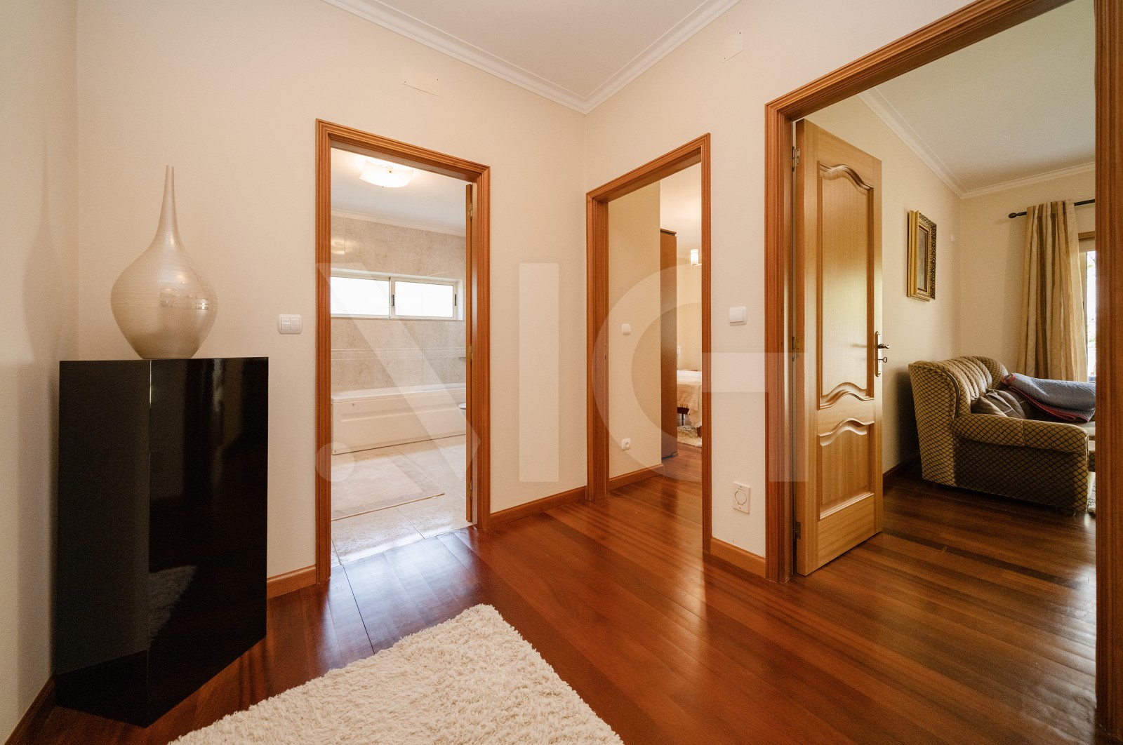 House T5 for For sale in Este (São Pedro e São Mamede), Braga, Braga - Corredor (Imagem 4)