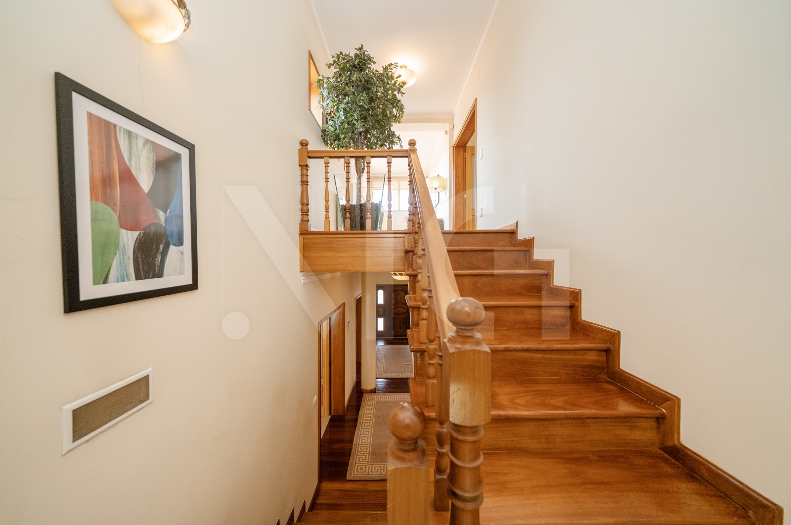 House T5 for For sale in Este (São Pedro e São Mamede), Braga, Braga - Corredor (Imagem 6)