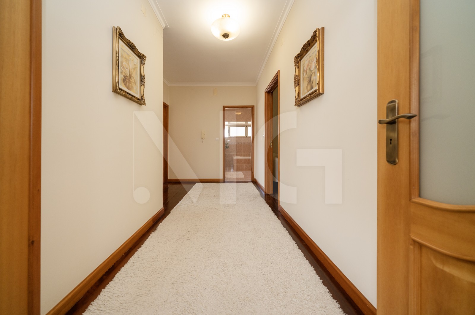 House T5 for For sale in Este (São Pedro e São Mamede), Braga, Braga - Corredor (Imagem 9)