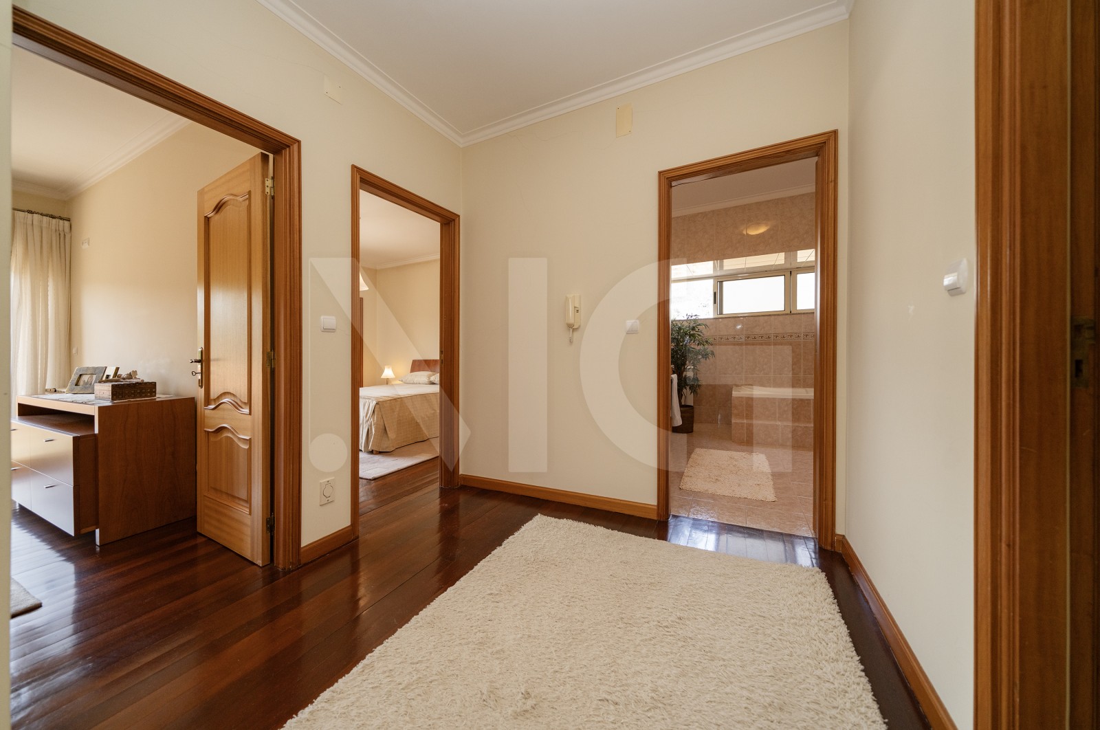 House T5 for For sale in Este (São Pedro e São Mamede), Braga, Braga - Corredor (Imagem 10)