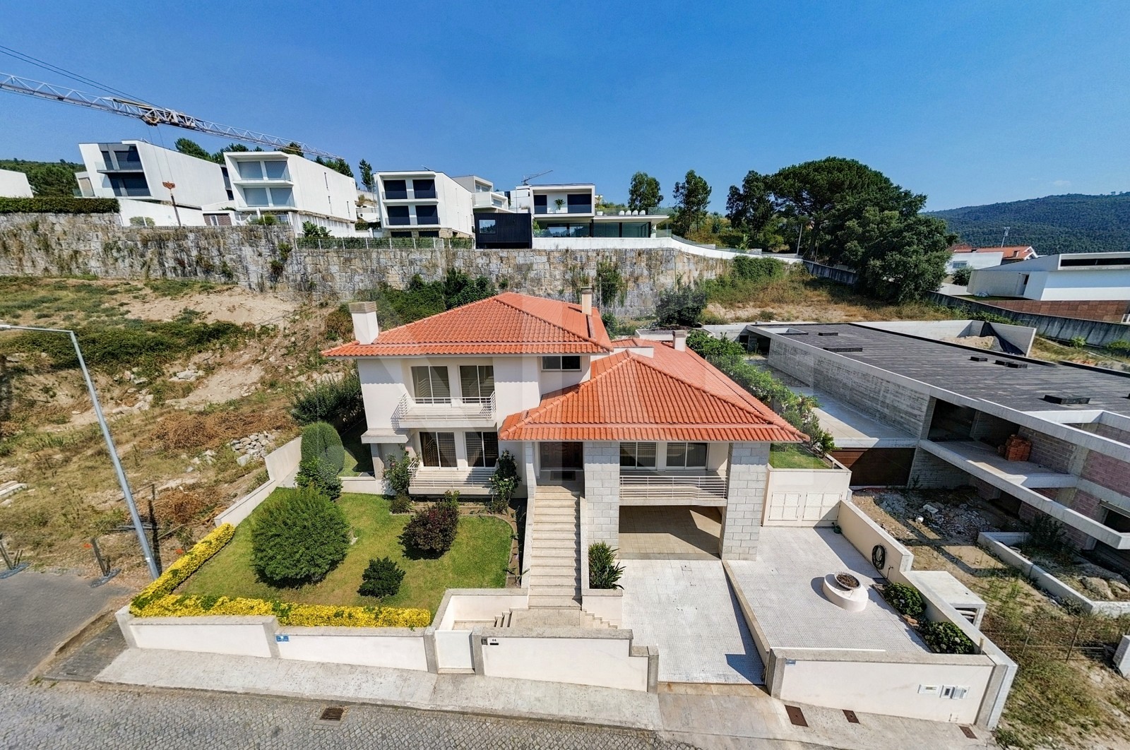 House T5 for For sale in Este (São Pedro e São Mamede), Braga, Braga - Fachada (Imagem 1)