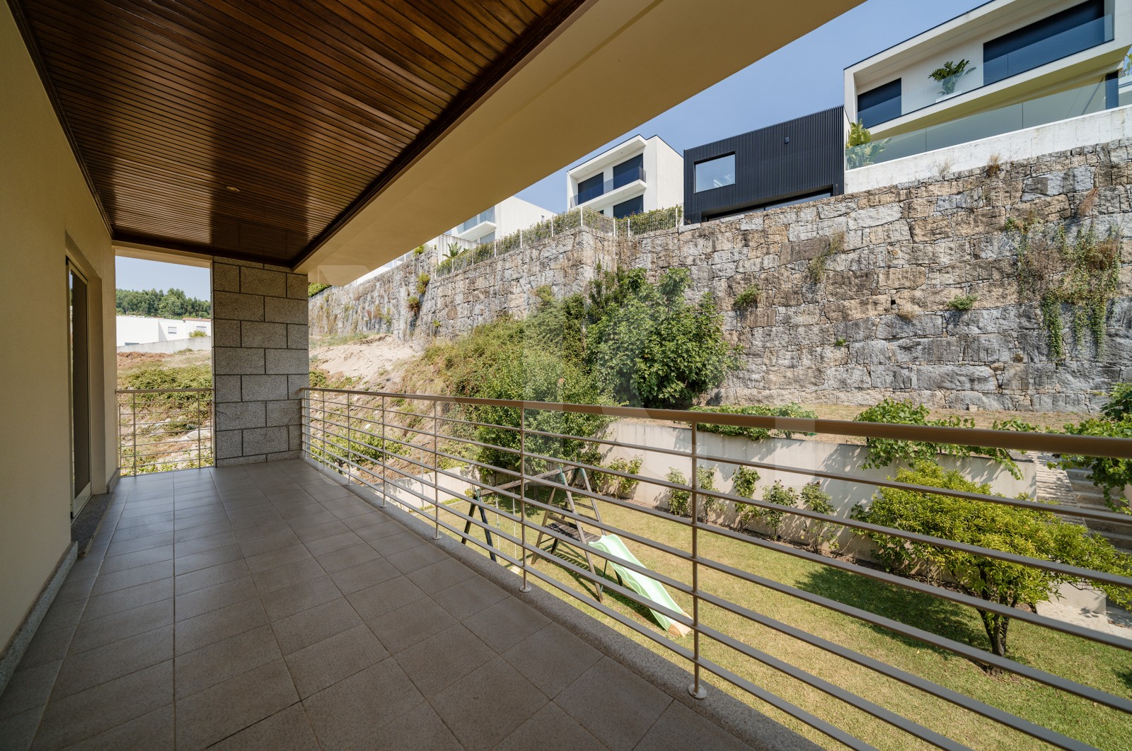 House T5 for For sale in Este (São Pedro e São Mamede), Braga, Braga - Varanda (Imagem 2)