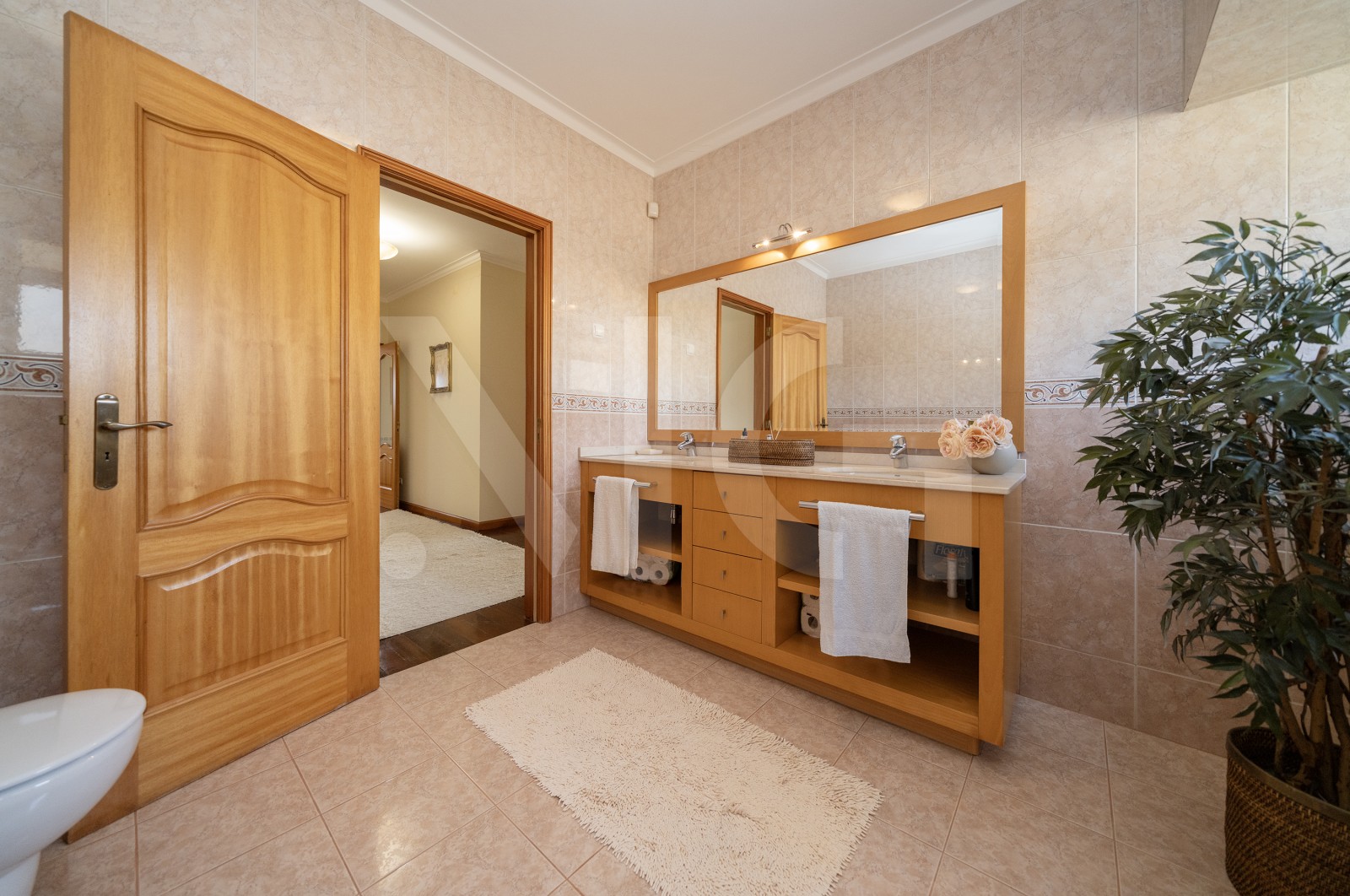 House T5 for For sale in Este (São Pedro e São Mamede), Braga, Braga - Casa de banho (Imagem 3)