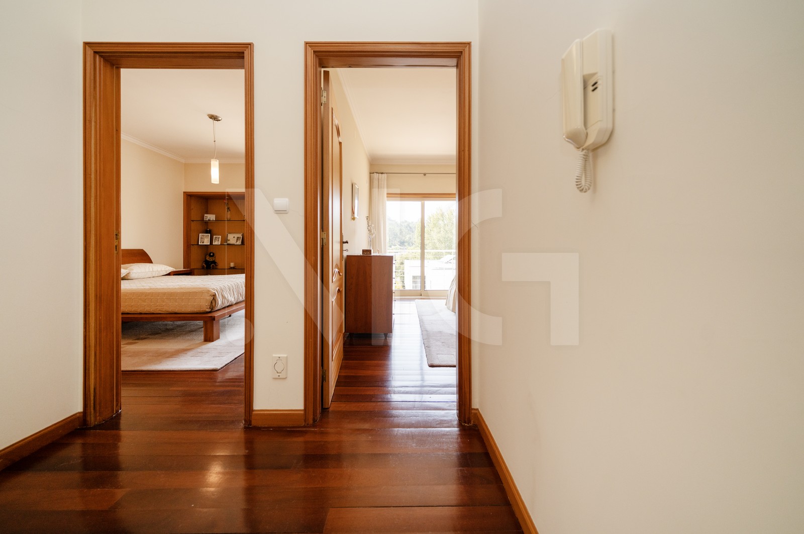 House T5 for For sale in Este (São Pedro e São Mamede), Braga, Braga - Corredor (Imagem 13)