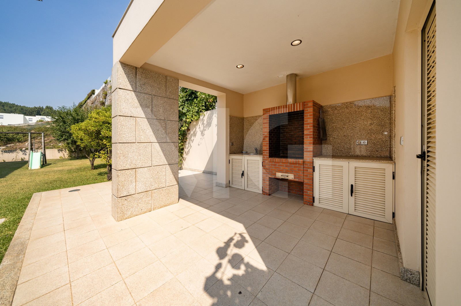 House T5 for For sale in Este (São Pedro e São Mamede), Braga, Braga - Quintal/Jardim (Imagem 3)