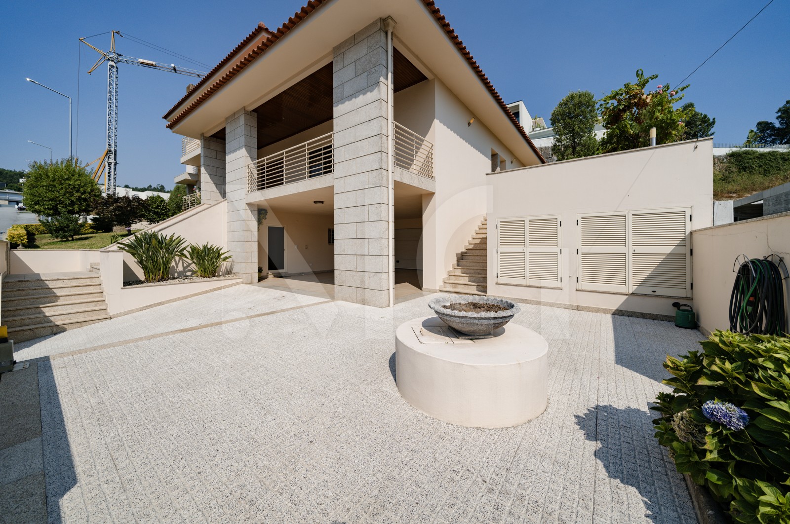 House T5 for For sale in Este (São Pedro e São Mamede), Braga, Braga - Fachada (Imagem 3)