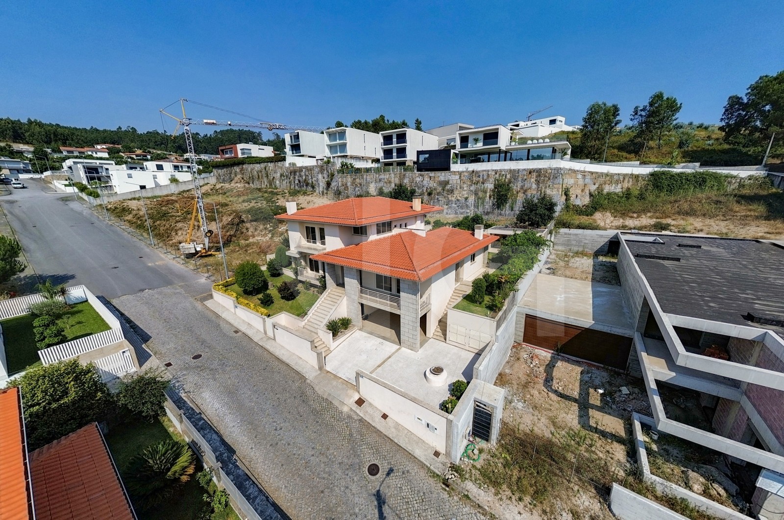 House T5 for For sale in Este (São Pedro e São Mamede), Braga, Braga - Área envolvente (Imagem 1)