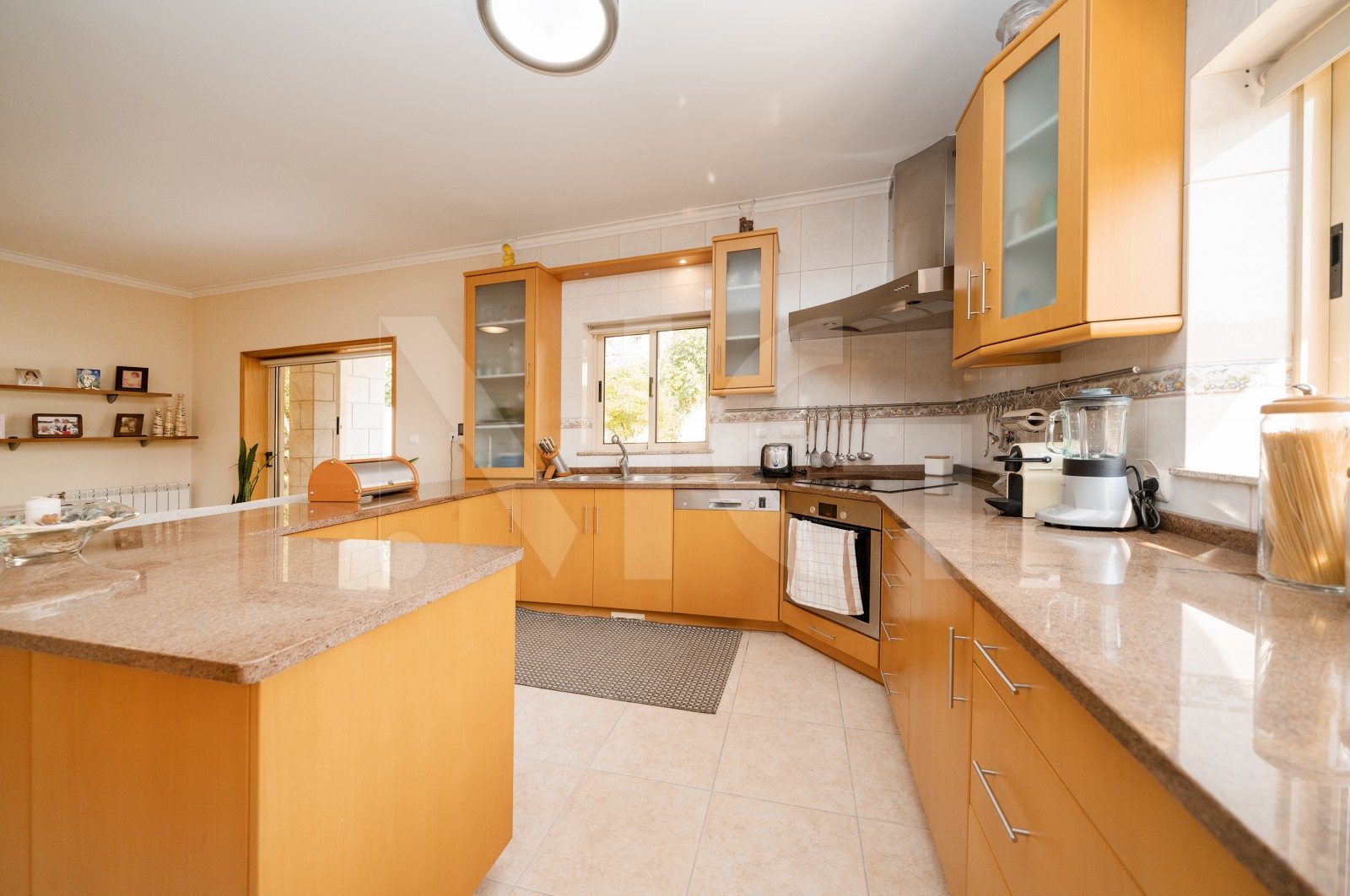 House T5 for For sale in Este (São Pedro e São Mamede), Braga, Braga - Cozinha (Imagem 1)