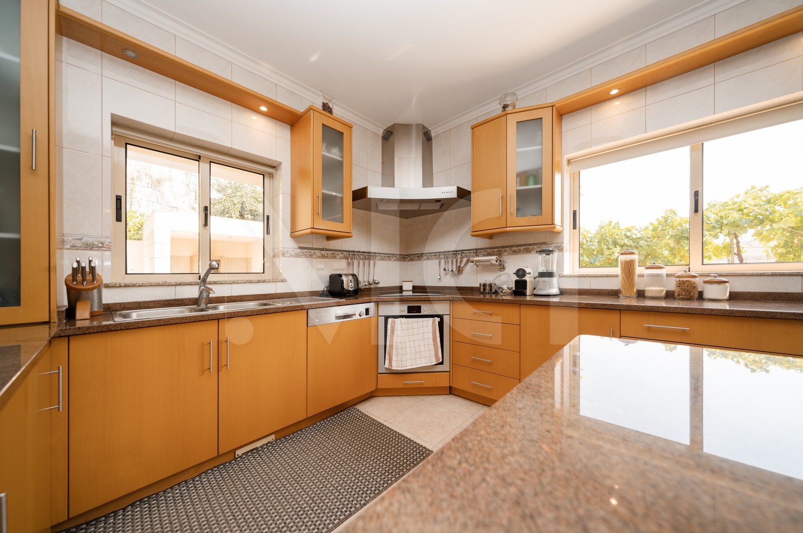 House T5 for For sale in Este (São Pedro e São Mamede), Braga, Braga - Cozinha (Imagem 2)