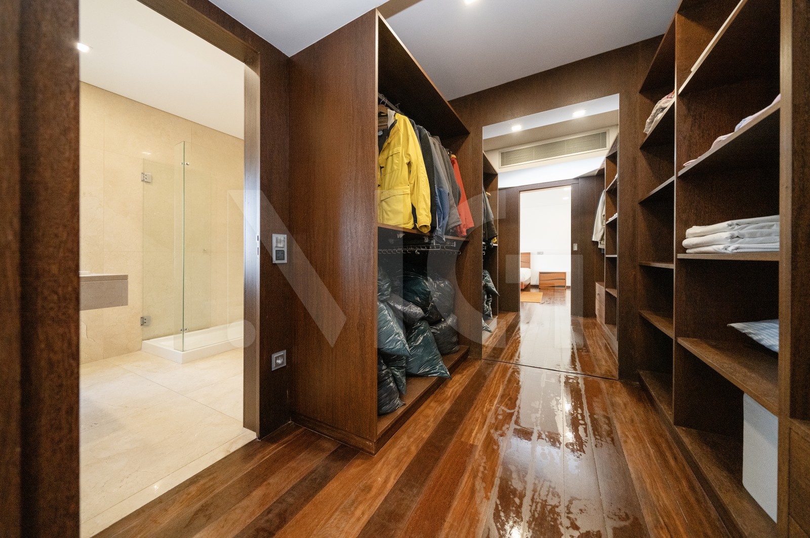 House T4+1 for For sale in Sande Vila Nova e Sande São Clemente, Guimarães, Braga - Suite (Imagem 3)