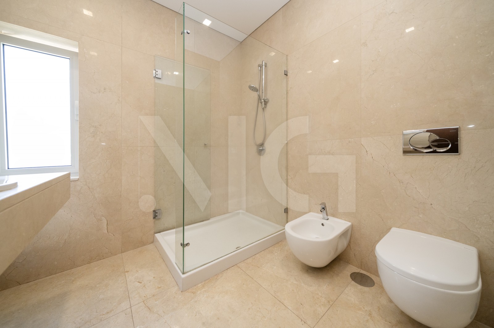 House T4+1 for For sale in Sande Vila Nova e Sande São Clemente, Guimarães, Braga - Casa de banho (Imagem 1)